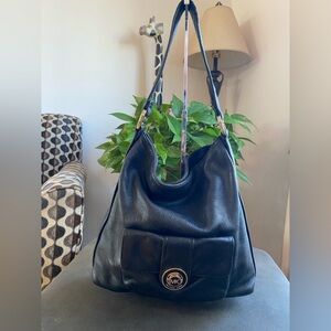 Michael Kors Black Hobo Bag Push lock
Soft Leather, Gold Tone, Med